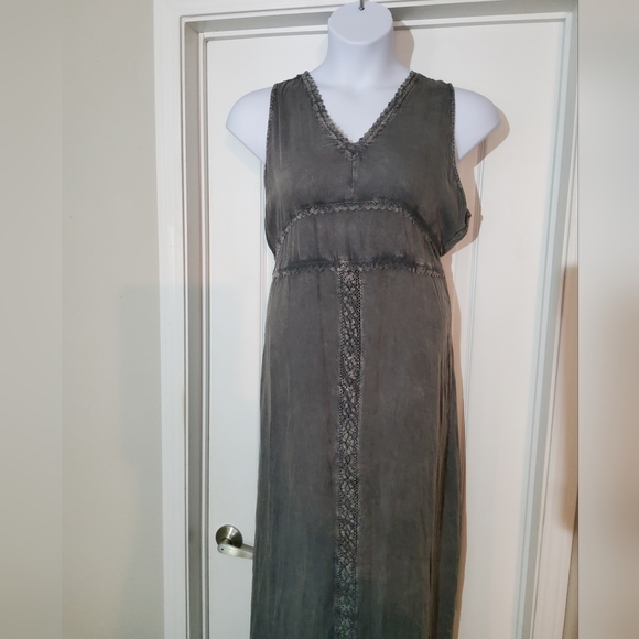 Sleeveless dress - Picture 2 of 5